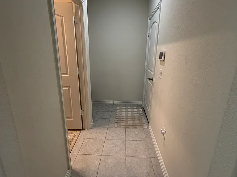 2504 Melrose Dr — Photo 14