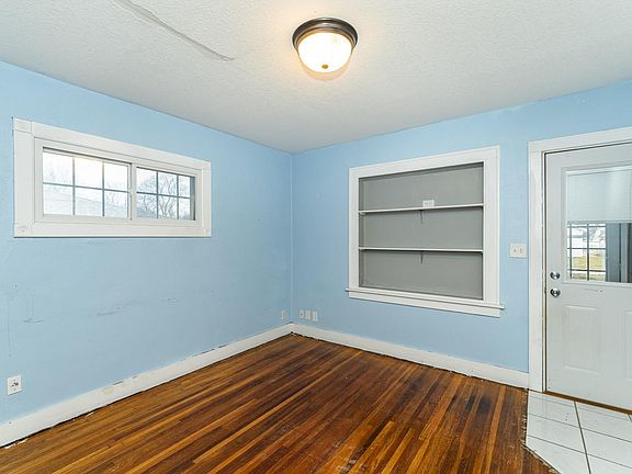 4th image of 1248 7th Ave SE