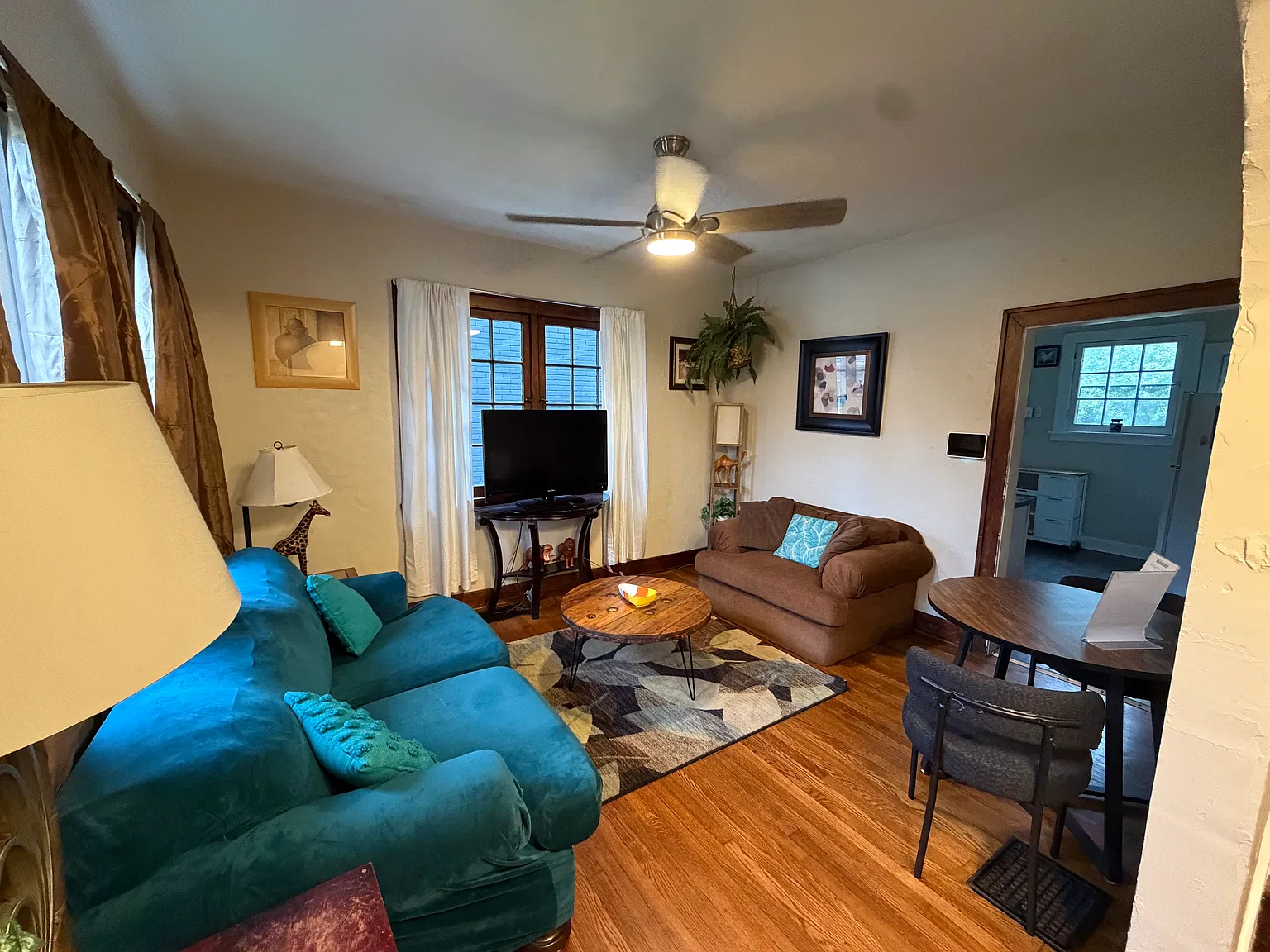 2 bed, 1.0 bath, 850 sqft, $1,000 — Photo 2