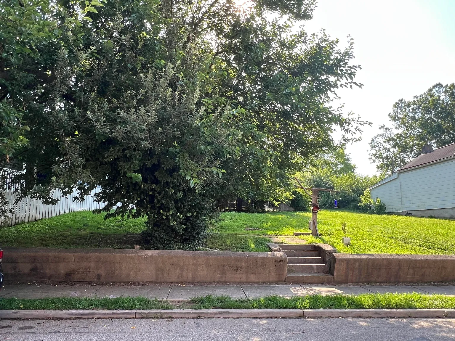 1506 Morton Ave photo 1