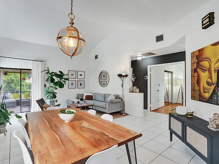 420 SW 113th Ter — Photo 12