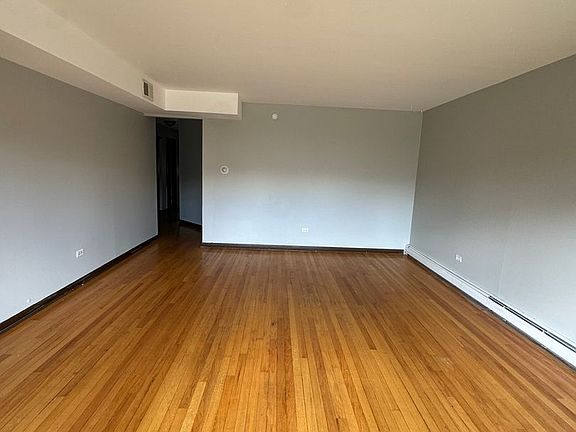 4th image of 344 Yates Ave #2