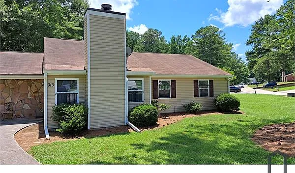 3 bed, 1400 sqft, $1,600 — Photo 2