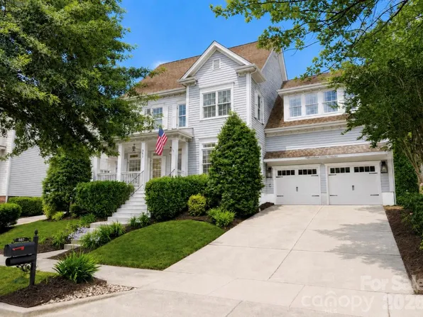 887 Stratford Run Dr, Fort Mill, SC 29708