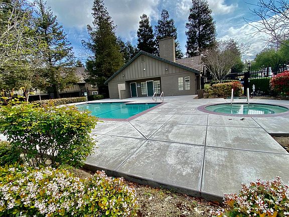 3rd image of 2147 Lakeview Cir #2147