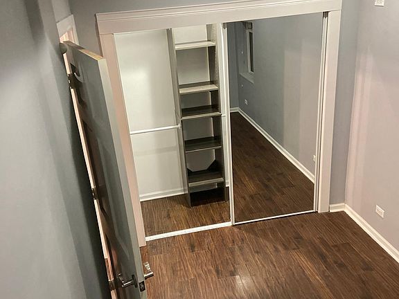 4th image of 825 N Hermitage Ave Floor 1