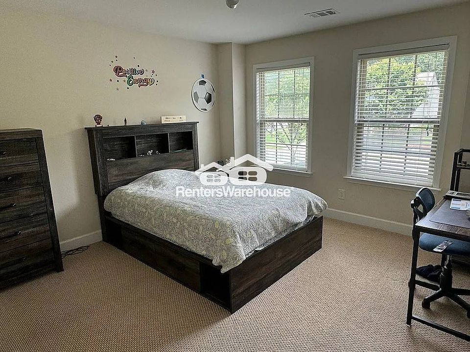 1st image of 1025 Applegate Dr