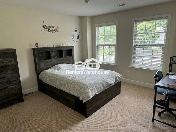 1025 Applegate Dr, Roswell, GA 30076