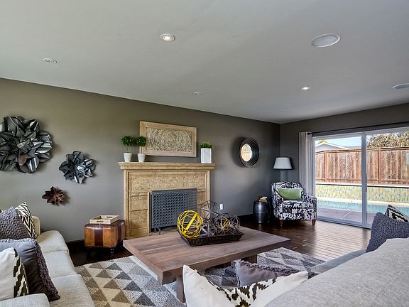 2nd image of 208 Carmelita Pl
