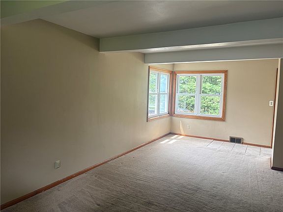 5th image of 636 Lyle Dr