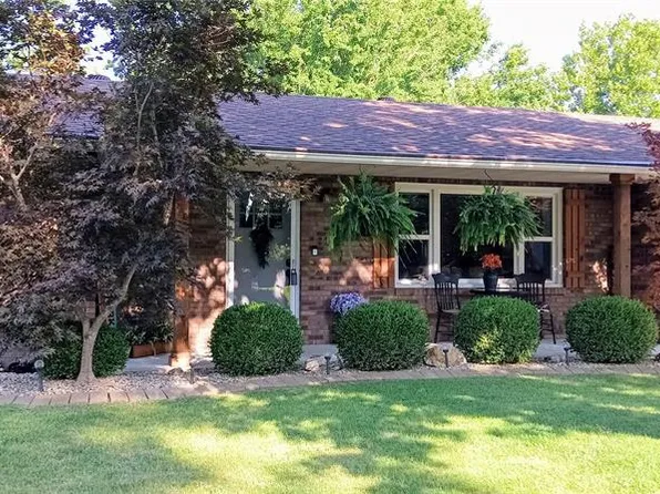 45 Duke Dr, Maryville, IL 62062