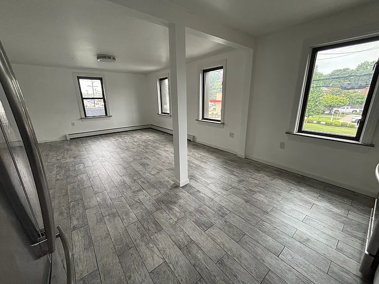 1137 W Boston Post Rd #1 — Photo 2