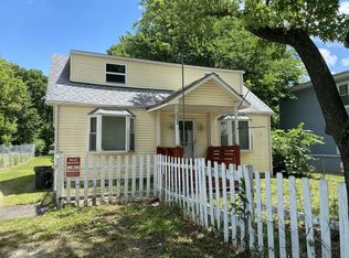 1366 Pearl St, Montgomery, IL 60538