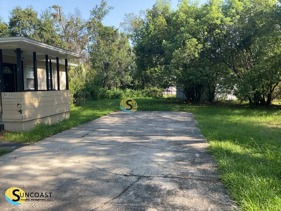 Coming Soon! Charming 3 Bed | 1 Bath Home in Jax! — Photo 2