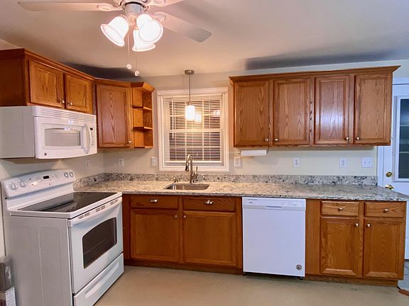 oak cabinets 2 granite counters