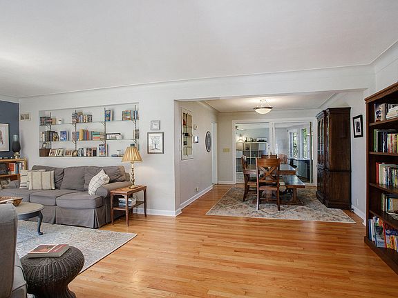 3rd image of 1405 Sunnyside Dr