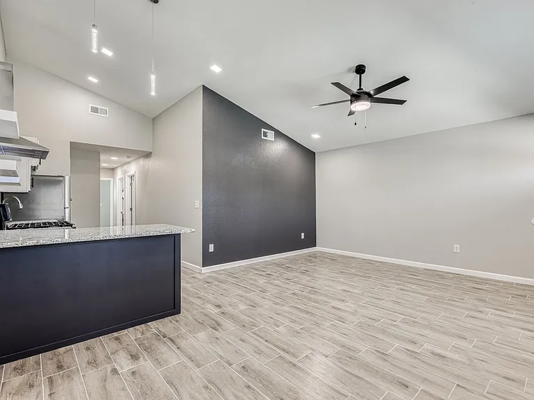 10028 Cross St — Photo 59