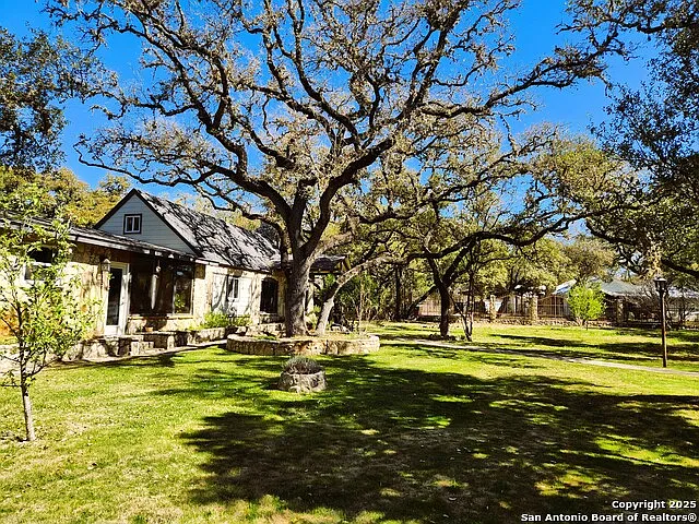 2 bed, 3.0 bath, 3000 sqft, $4,500 — Photo 2