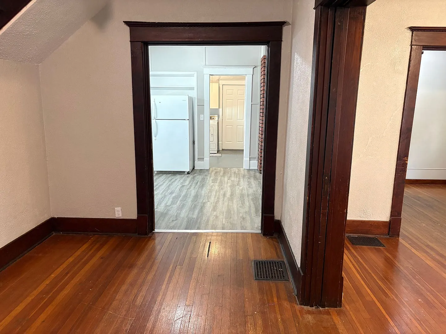 Three Bedroom 1 1/2 Bath Close to East Campus — Photo 4