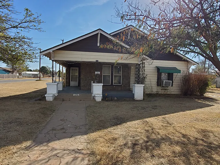 203 W Crockett St — Photo 1