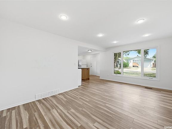 4th image of 825 L AVENUE N