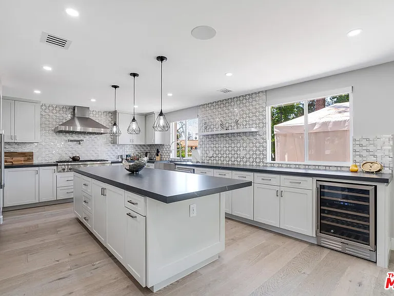 10741 Delco Ave — Photo 5