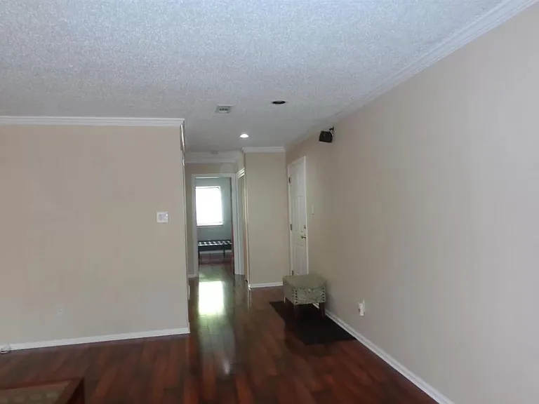 303 Edison Glen Ter — Photo 7