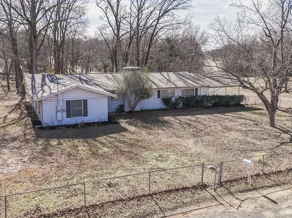 619 W Elm St, Canton, TX 75103