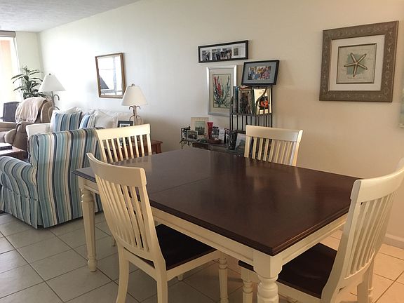 Dining table with leaf