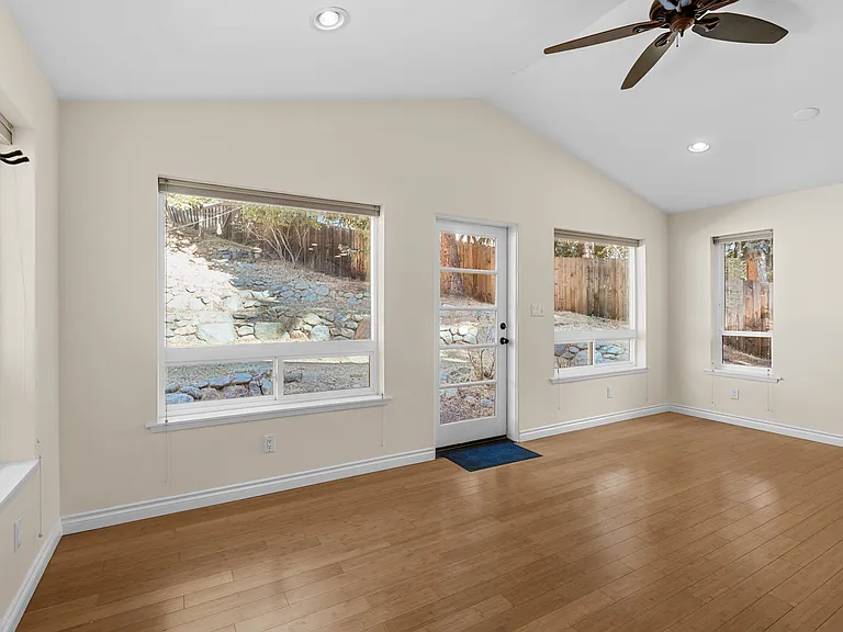 459 Herbert St — Photo 5