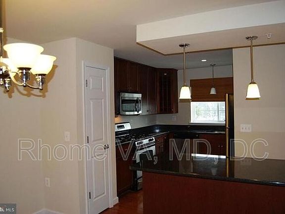 4th image of 4179 S Four Mile Run Dr Unit 403