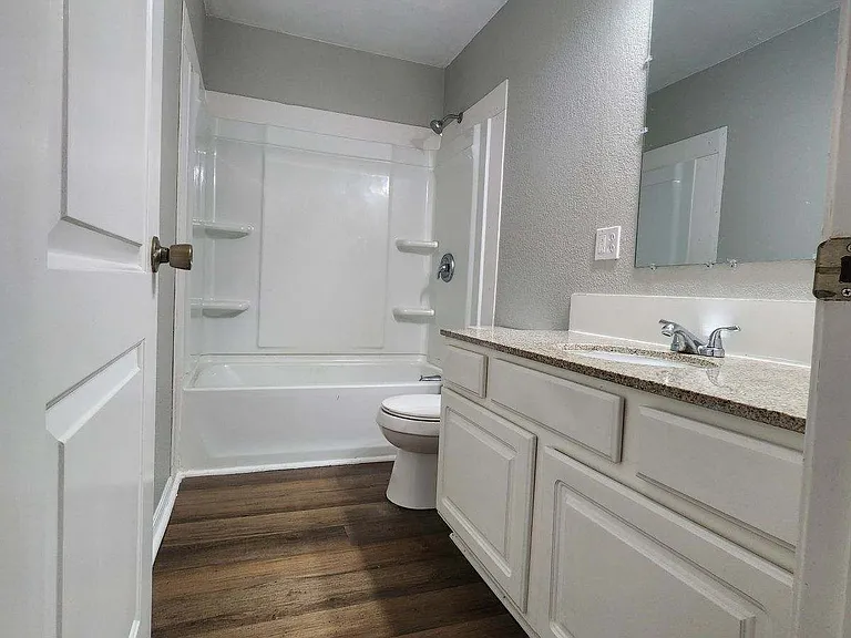 1711 Oak Hill Dr — Photo 5