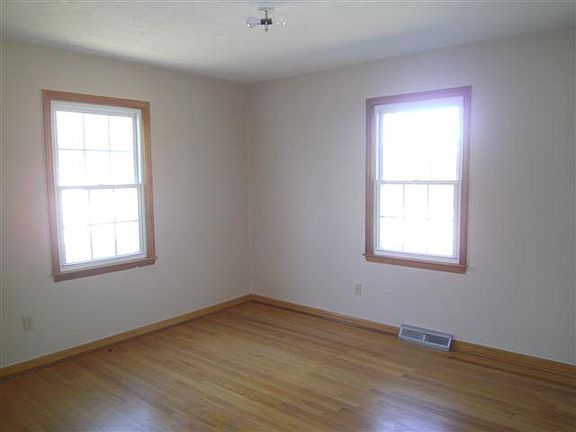 5th image of 315 Wickham St