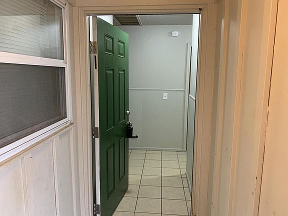 2nd image of 713 NE 37th St