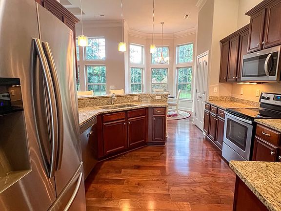 5th image of 9060 Abingdon Dr