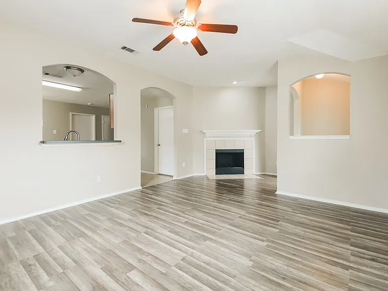 813 Huddleston Ct — Photo 6
