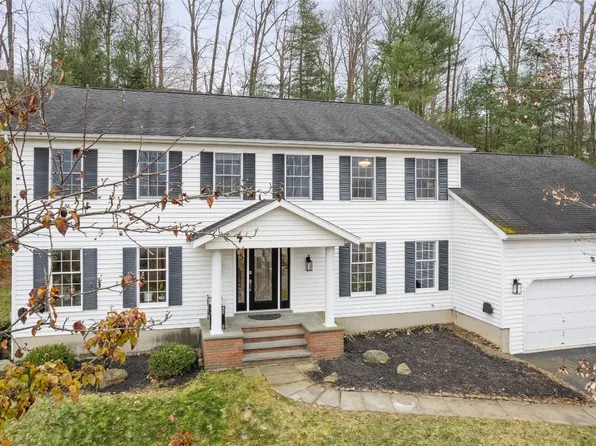 2504 Foxwood Ln, Vestal, NY 13850