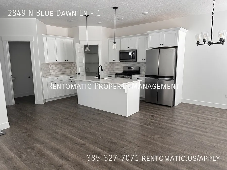 4 bed, 2.5 bath, 2478 sqft, $2,449 — Photo 2