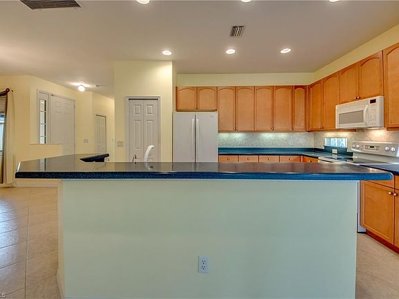 2nd image of 10580 Avila Cir
