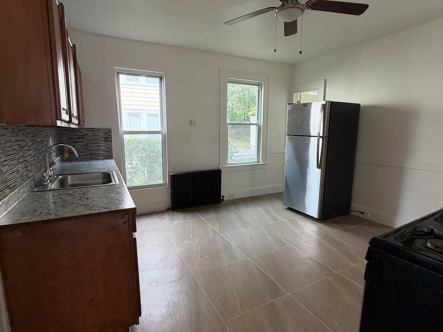 2 bed, 1.0 bath, 894 sqft, $1,800 — Photo 4