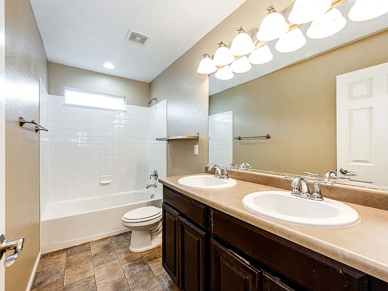 23797 Harwood Ave — Photo 9