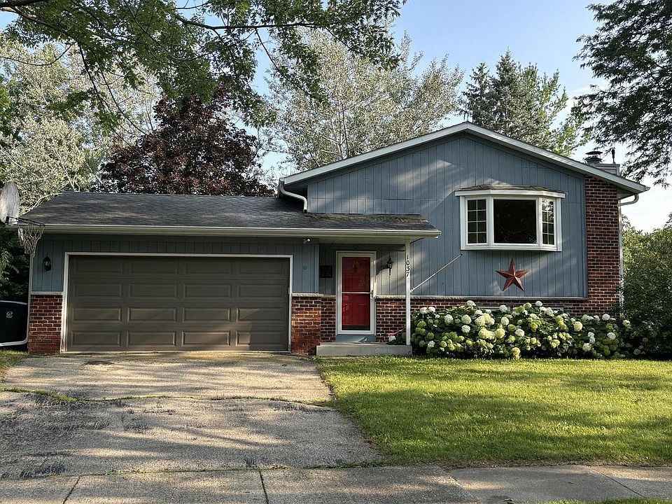 1st image of 1037 Canterbury LANE
