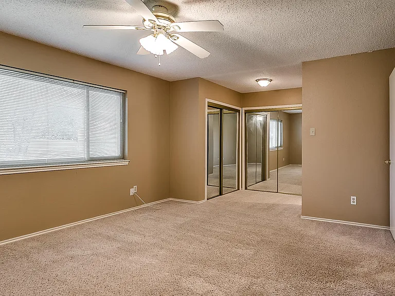 808 Sandhurst Dr — Photo 13