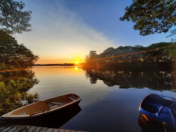 62 Half Moon Trl, South Kingstown, RI 02879