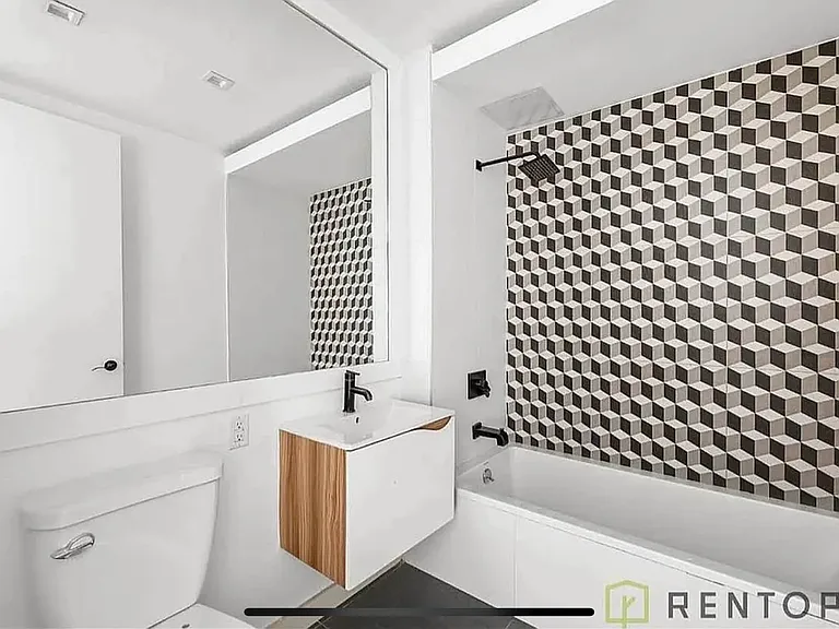 1875 Atlantic Ave #512 — Photo 2