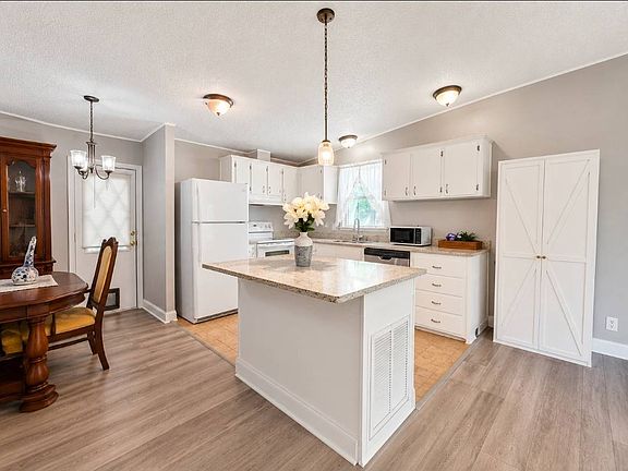 3rd image of 737 Princess Palm Pl #526