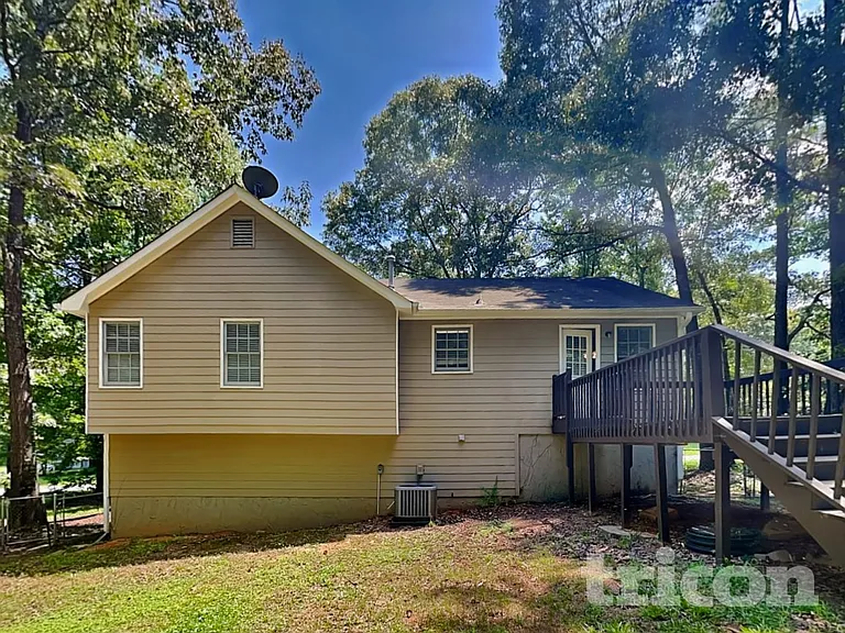 645 Dillon Dr — Photo 13