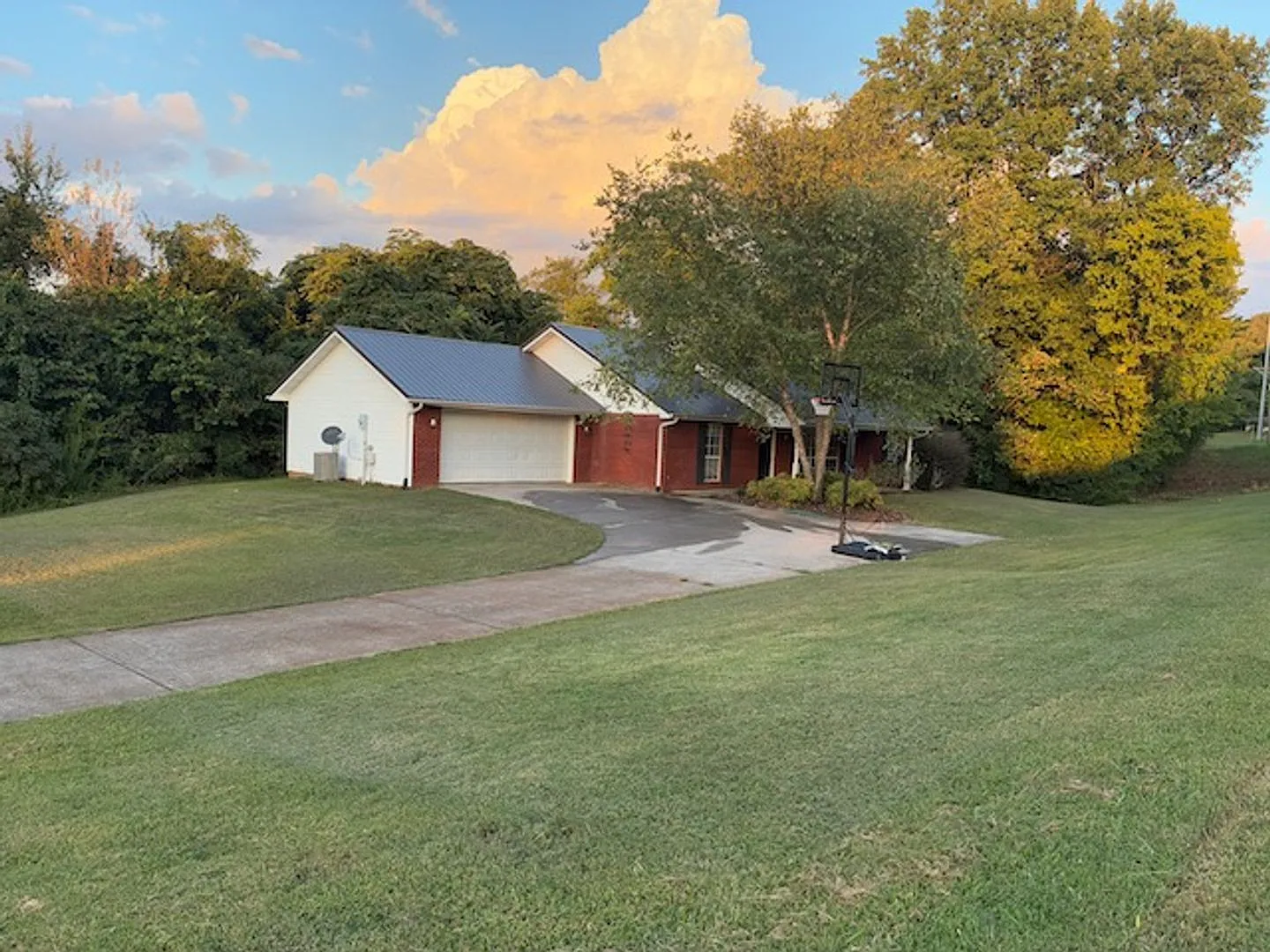 3 bed, 2.0 bath, 1600 sqft, $2,000 — Photo 3