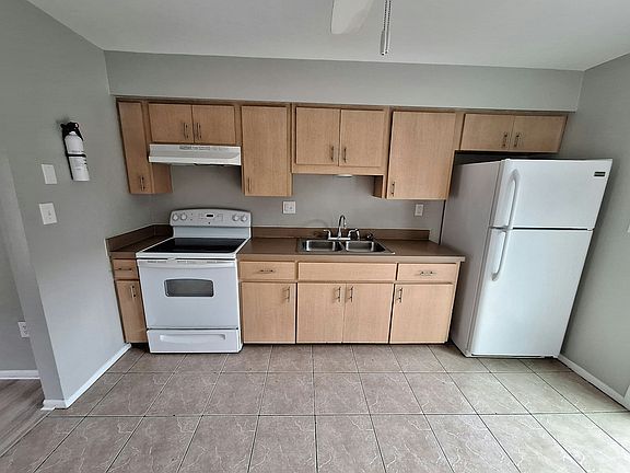 2nd image of 919 E Orange St