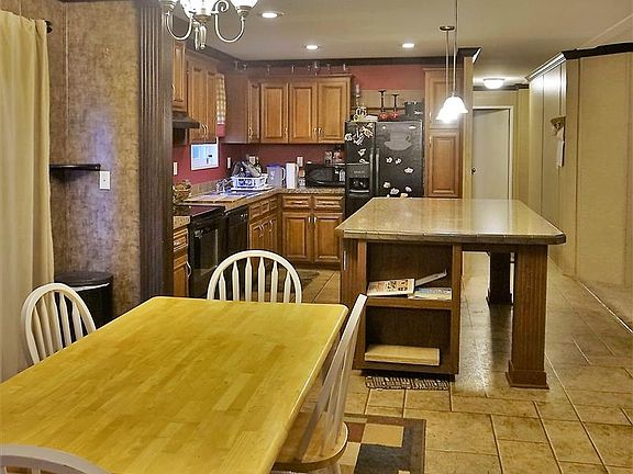 Kitchen/ Diningroom